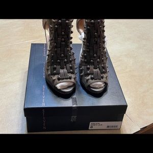 Steve Madden Dalea Grey Lea sandals. Size 8M